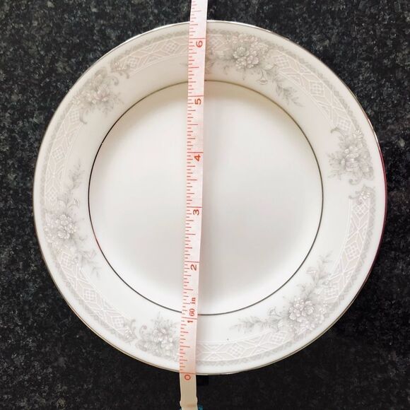 Noritake Legendary Sweet Leilani Gray Floral Plates Set - Picture 5 of 5
